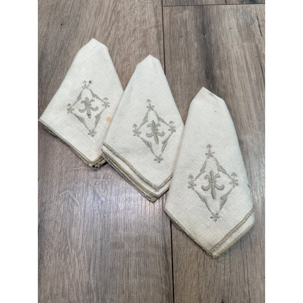 Vintage Linen Napkins With Embroidered Fleur-De-Lis Design 10”x 10”